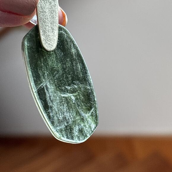 Kendra Scott Aragon Sage Mica Gold Tone Drop Earrings - Picture 5 of 6